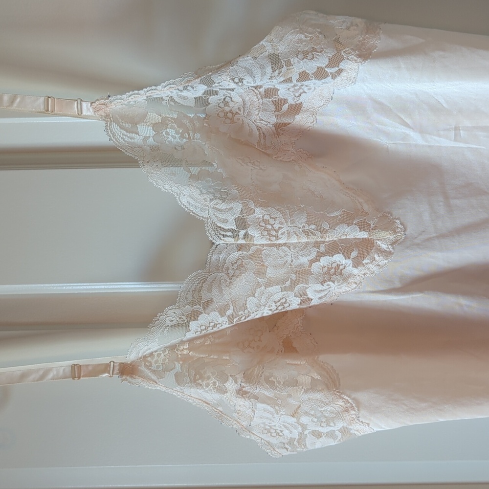 Vintage Lace Trim Cream Camisole - Picture 4 of 8